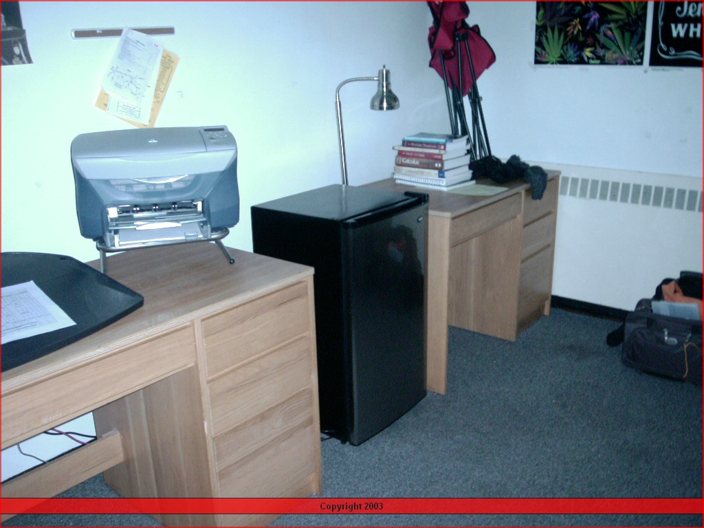 mi-desk.jpg